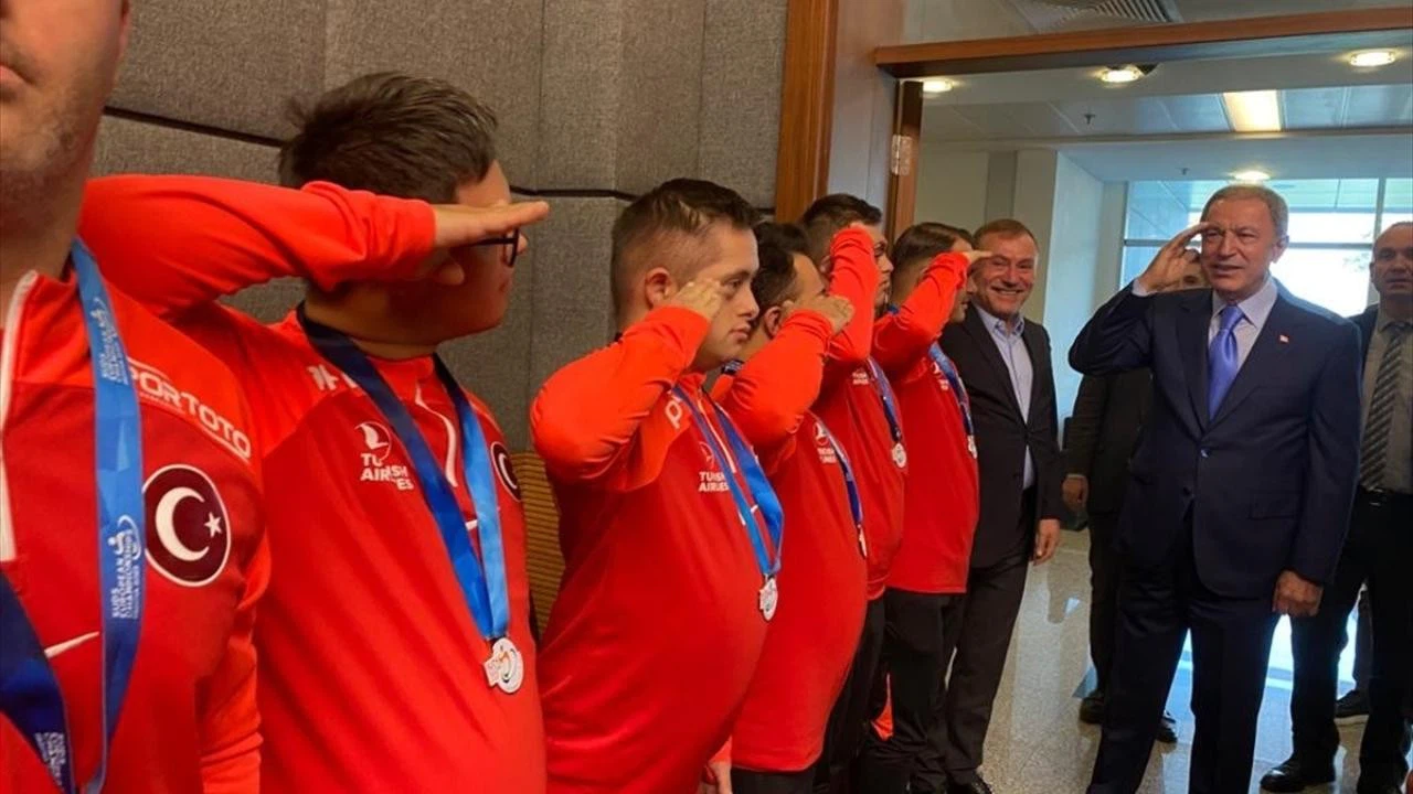 Down Sendromlu Milli Takımı, Akar'ı ziyaret etti!