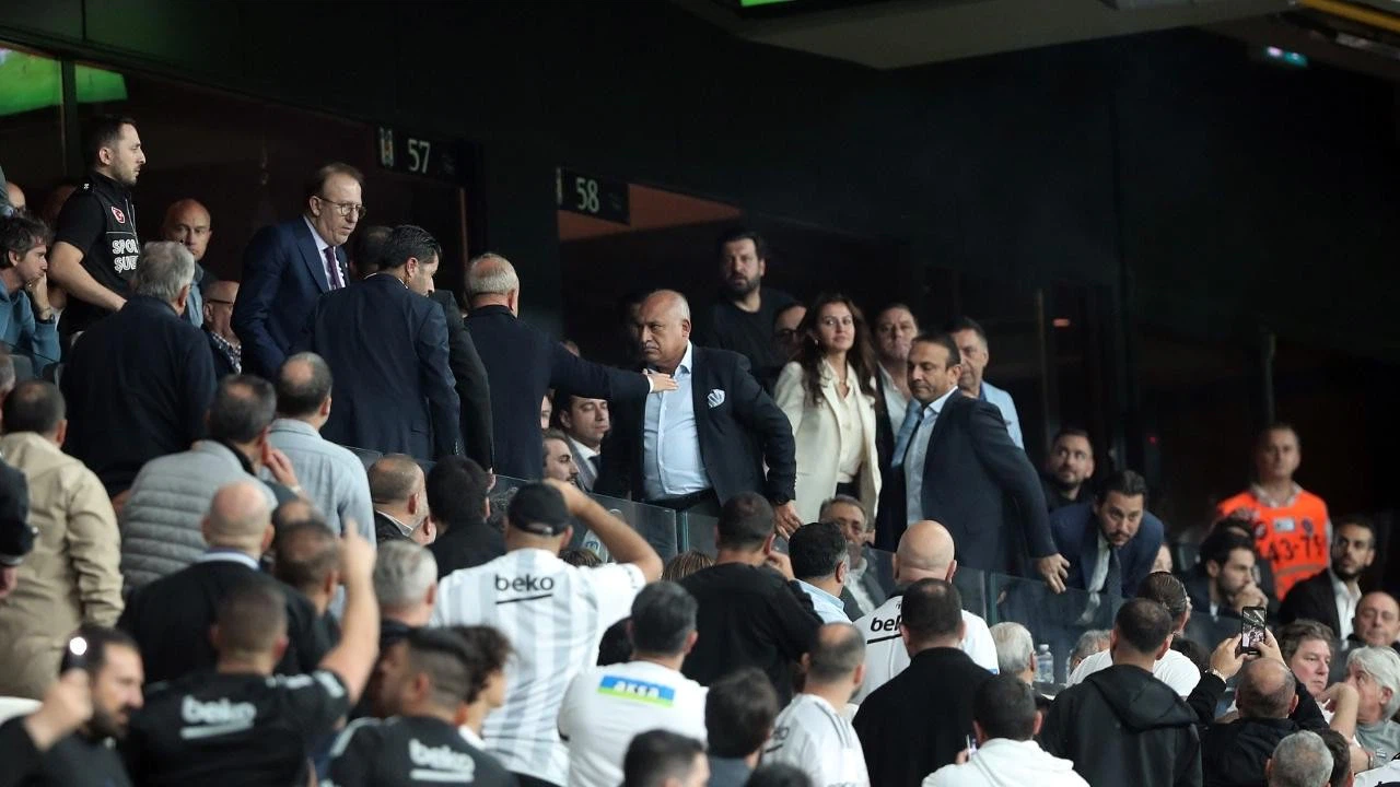 Beşiktaş taraftarından Büyükekşi'ye protesto!