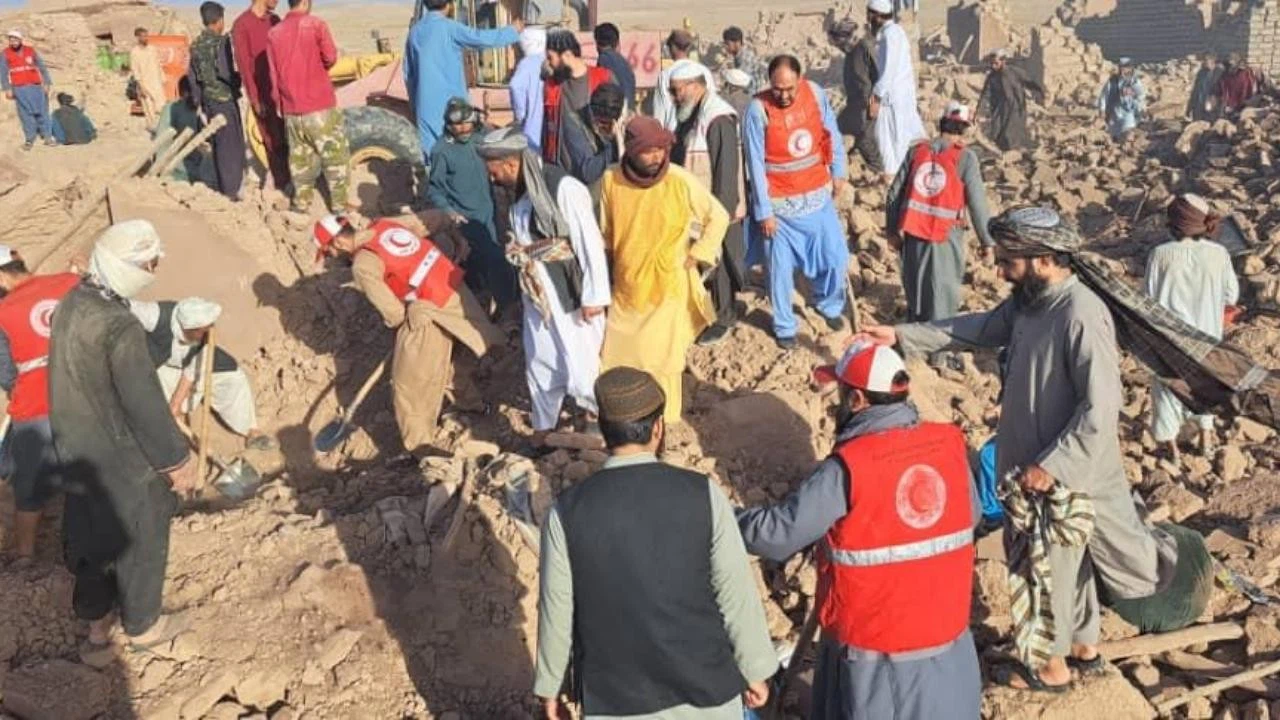 Afganistan’da depremin ardından kurtarma çalışmaları sürüyor