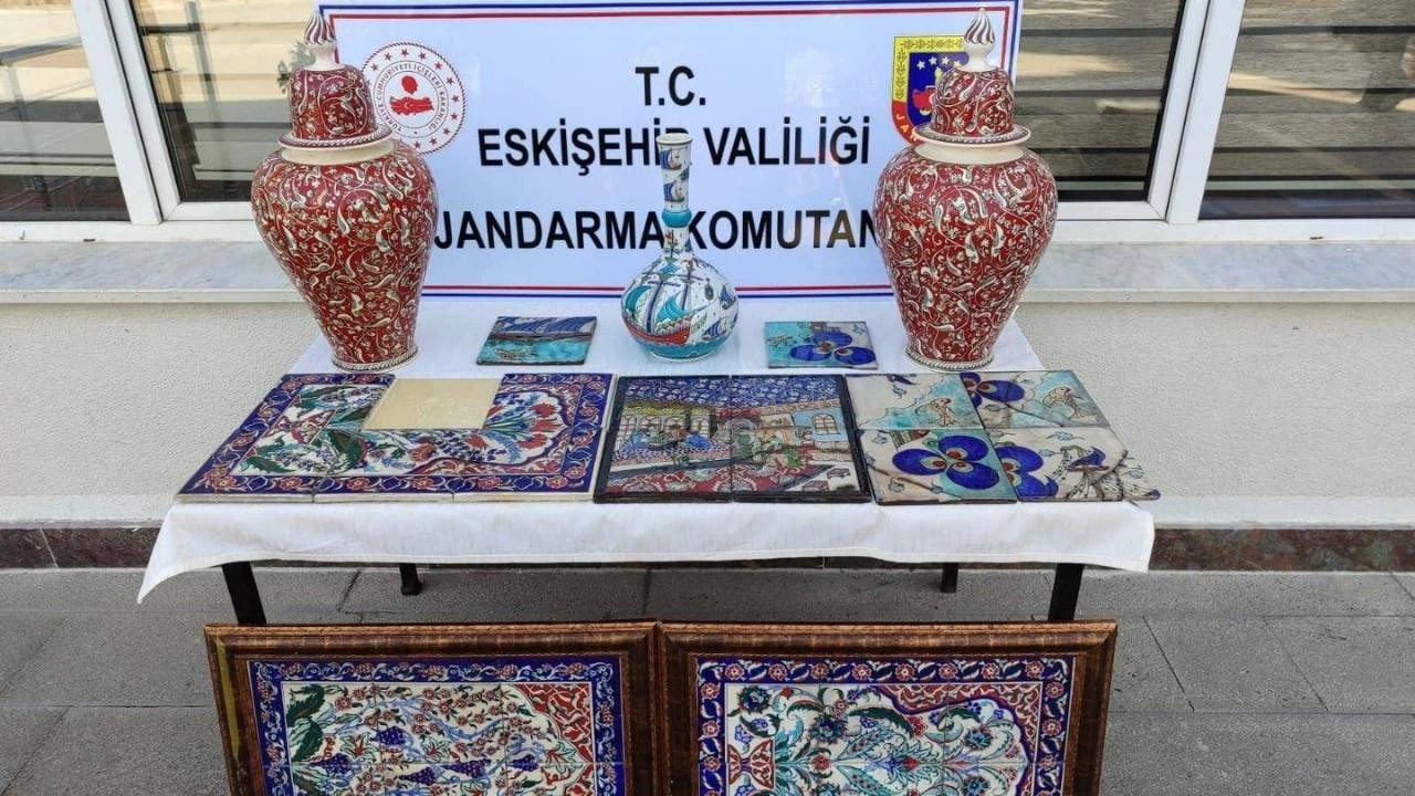 Eskişehir'de 400 bin dolarlık Osmanlı eserleri ele geçirildi