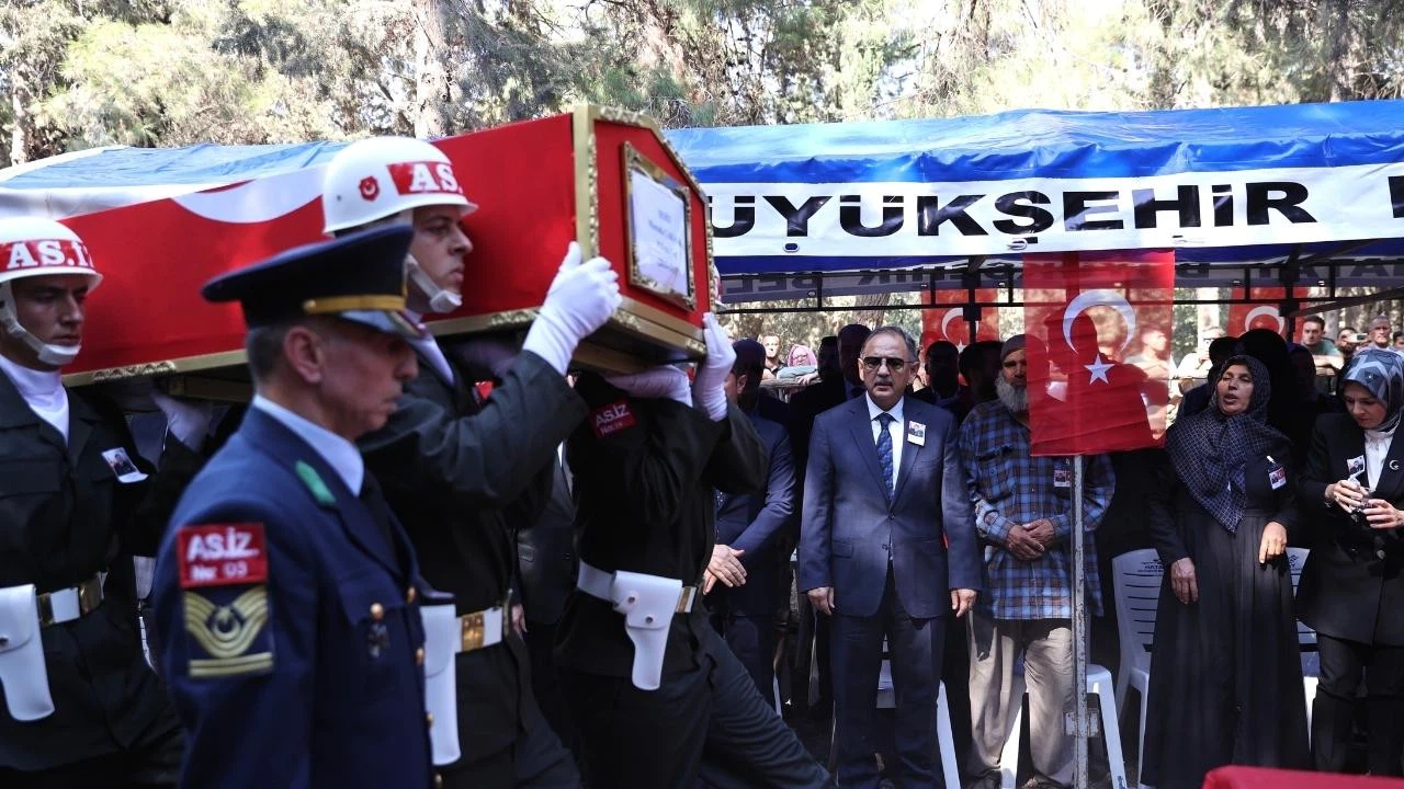 Bakan Özhaseki Hatay’da şehit cenazesine katıldı