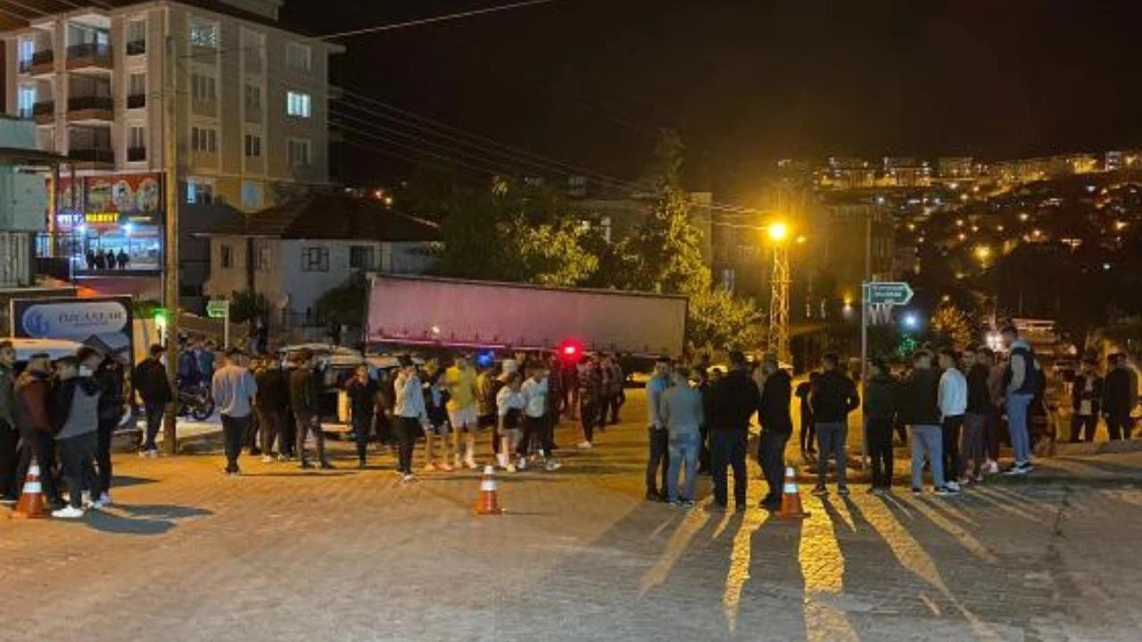 "Dur" ihtarına uymadı, 2'si polis, 4 kişiye çarptı