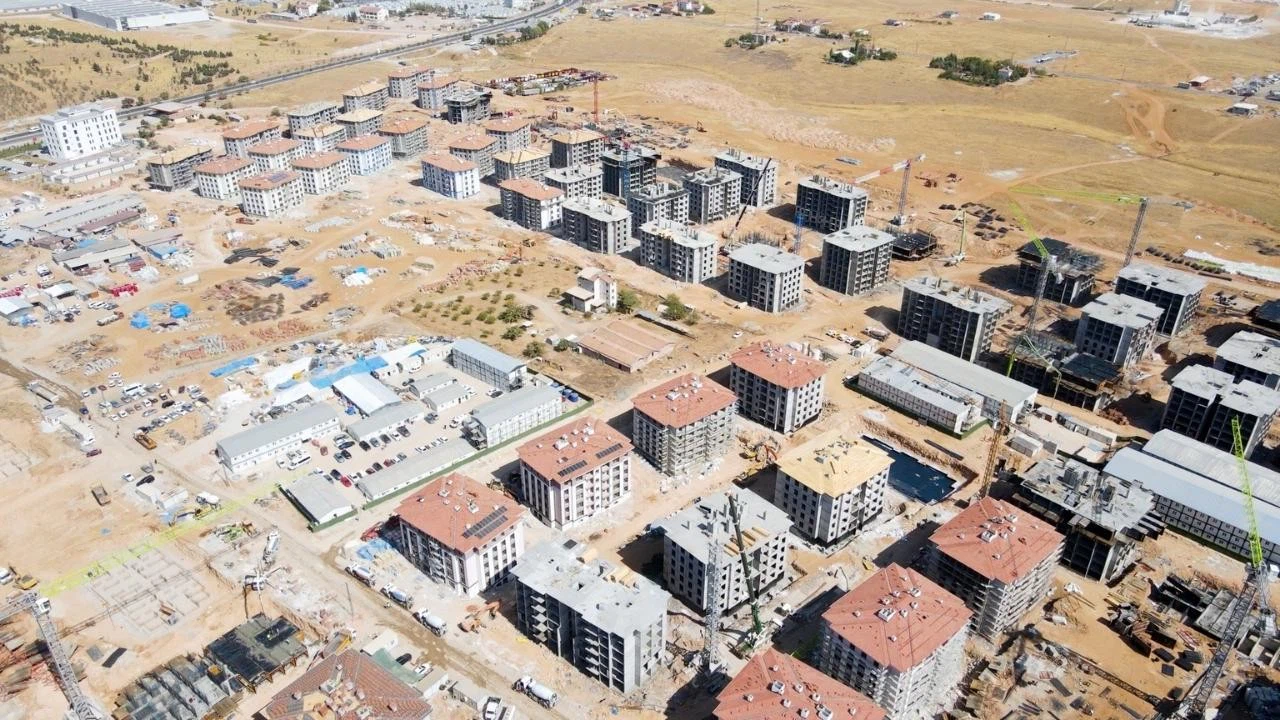 Bakan Özhaseki'den deprem konutlarıyla ilgili açıklama