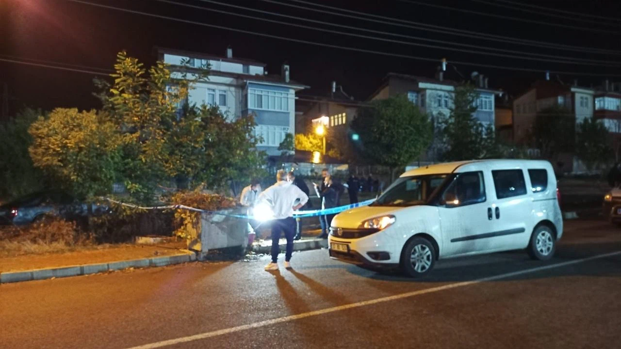 Çöpün yanında poşete sarılı yeni doğmuş bebek bulundu!