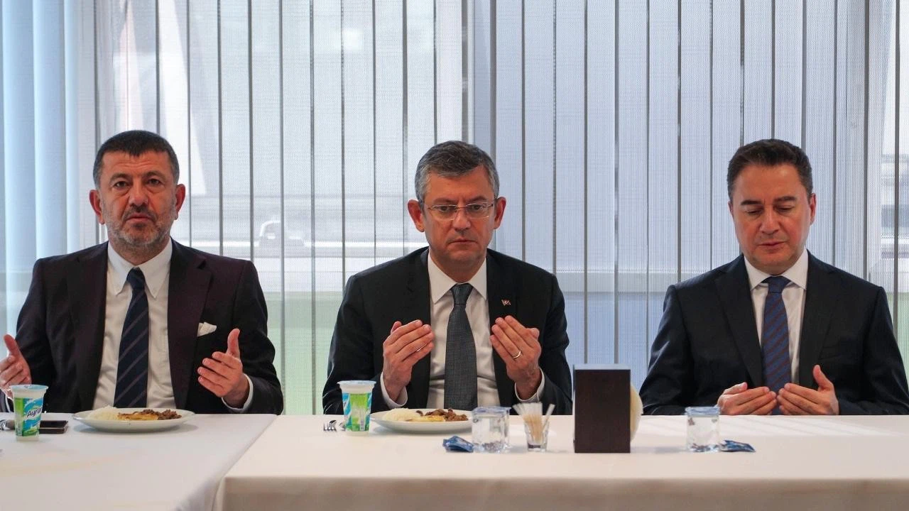 Özel’den, Babacan’a ziyaret!