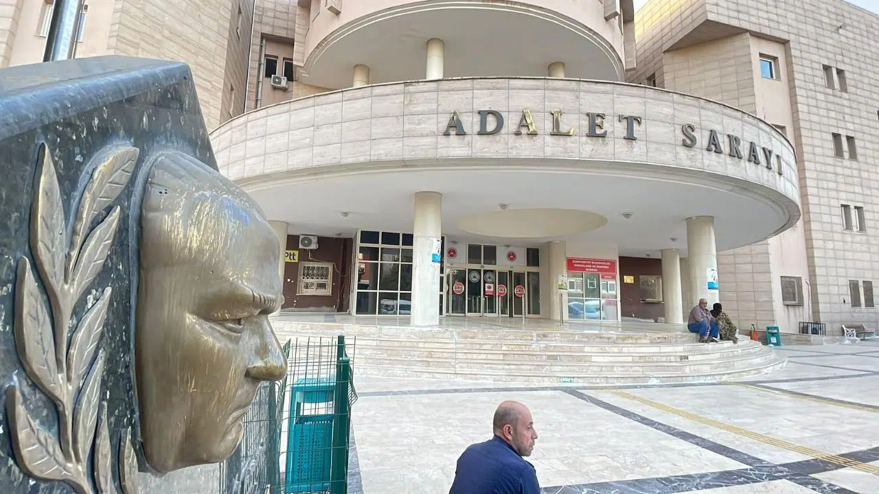 Sahte savcı, gerçek savcıya yakalandı