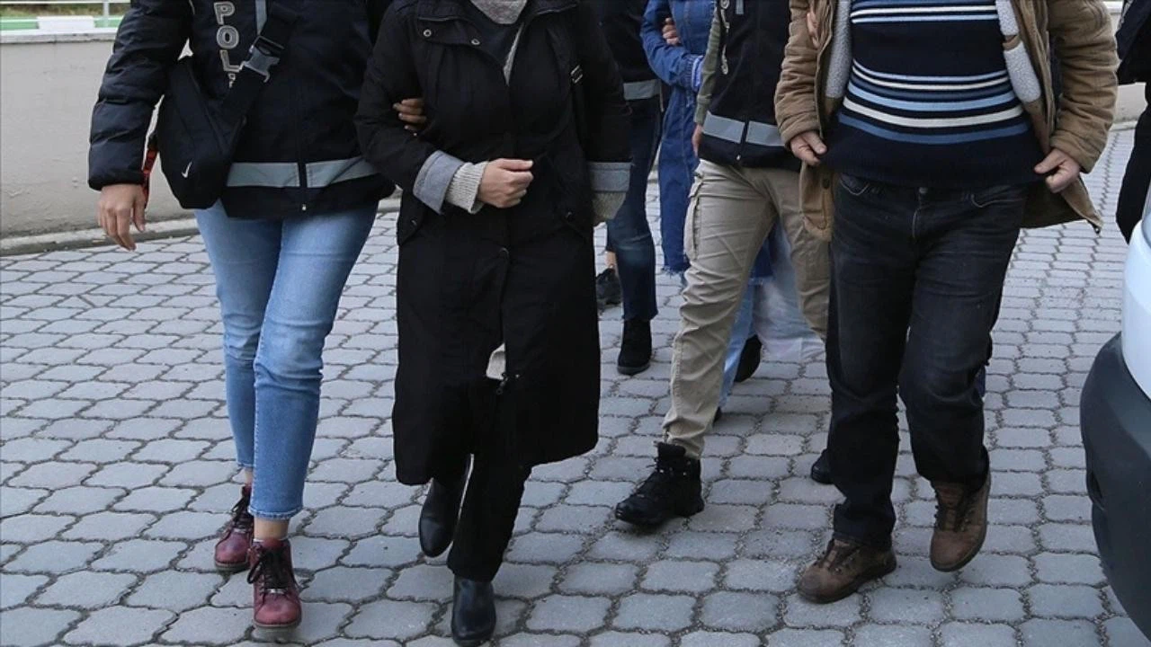 Pavyon çalışanlarına 'kaçak silah ticareti' operasyonu: 16 gözaltı