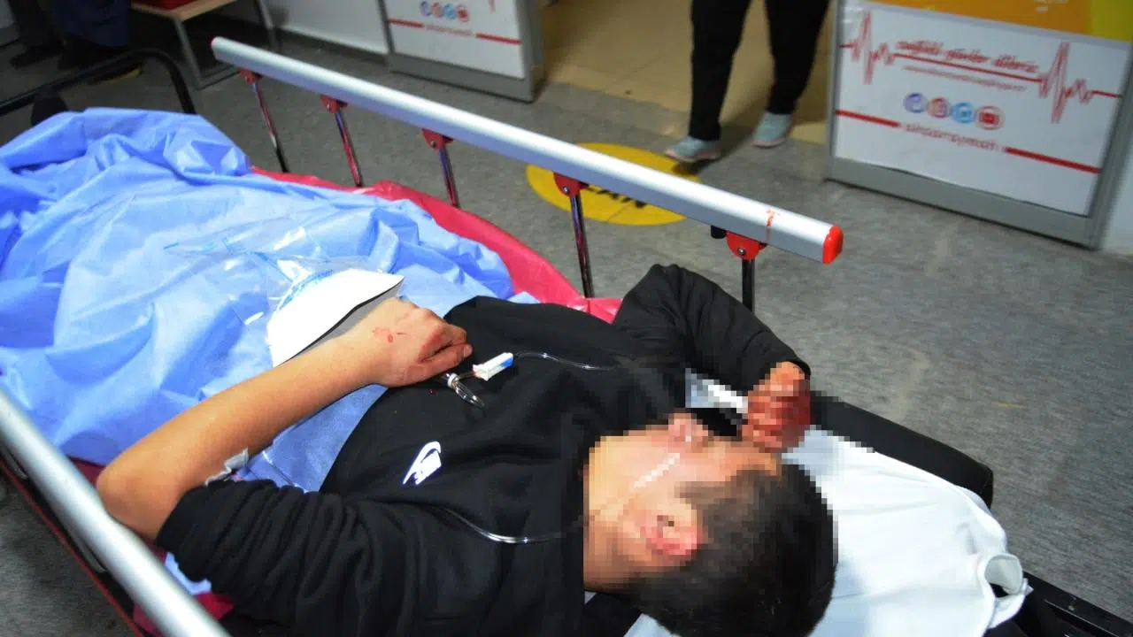 15 yaşındaki çocuk, sokakta bıçaklı saldırıya uğradı