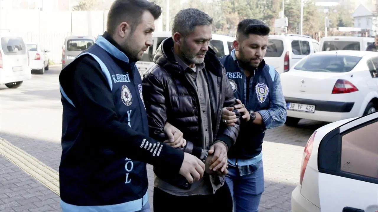 Sahte dekontla 30 kişiyi dolandırdı!