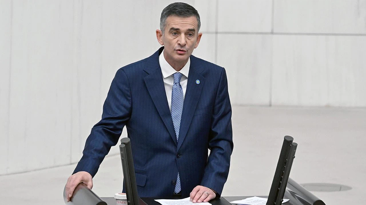 Dikbayır: "Adaleti, inancı, cesareti ihraç ettiler"