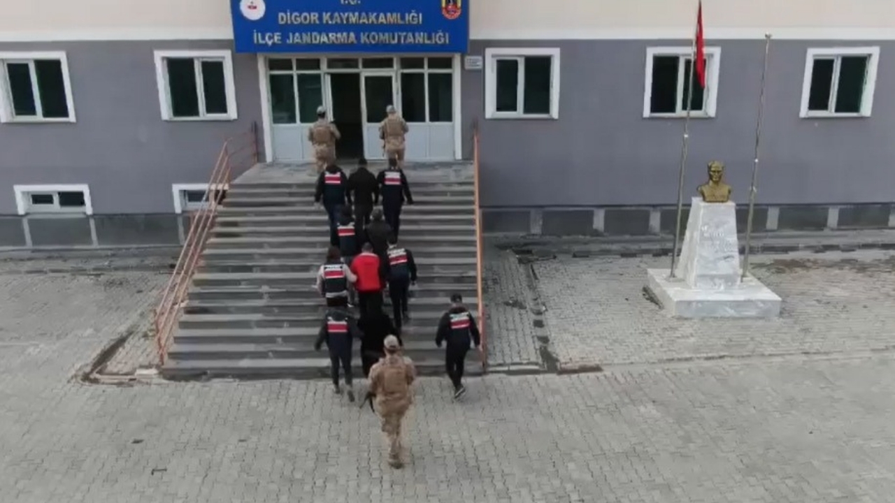 Cezaevindeki PKK/KCK üyelerine finansman sağlayan 4 şüpheliye gözaltı