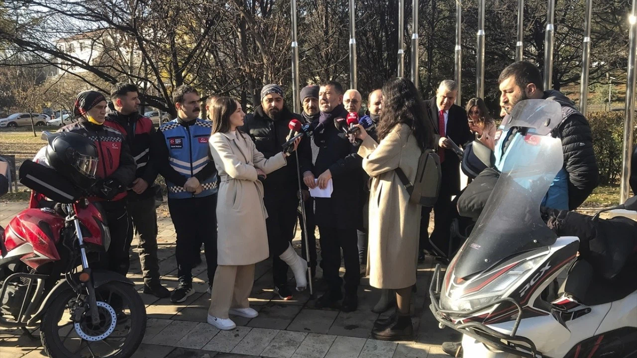 Ağbaba, TBMM’de motokuryeler ile açıklama yaptı