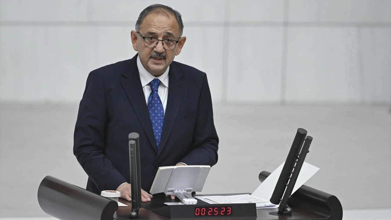 Bakan Özhaseki: Fay hatları üzerinde yapılaşmaya izin vermeyeceğiz