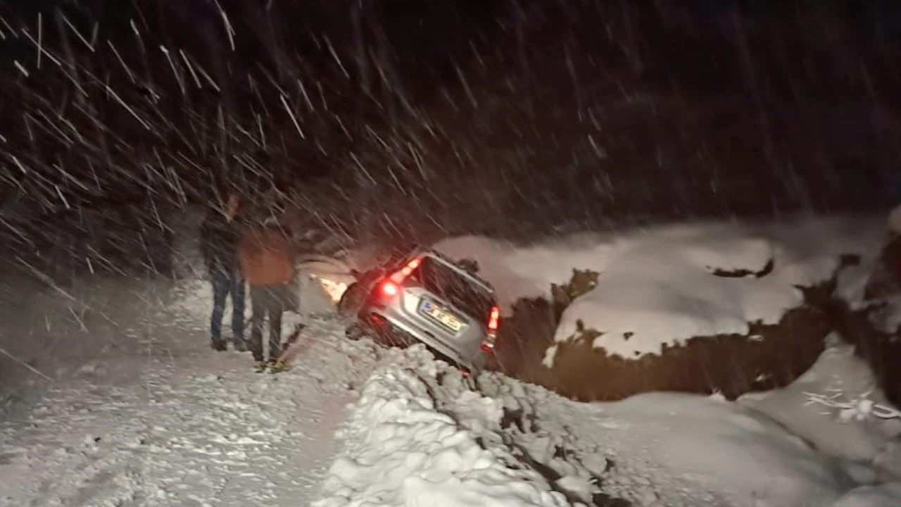 Siirt'te kar; cipteki 3 kişi kurtarıldı!