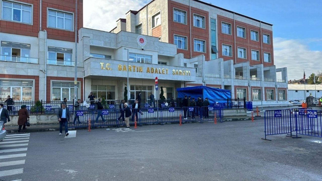 15 yaşındaki lise öğrencisiyle ilişkiye girmişti: 3 yıl hapis