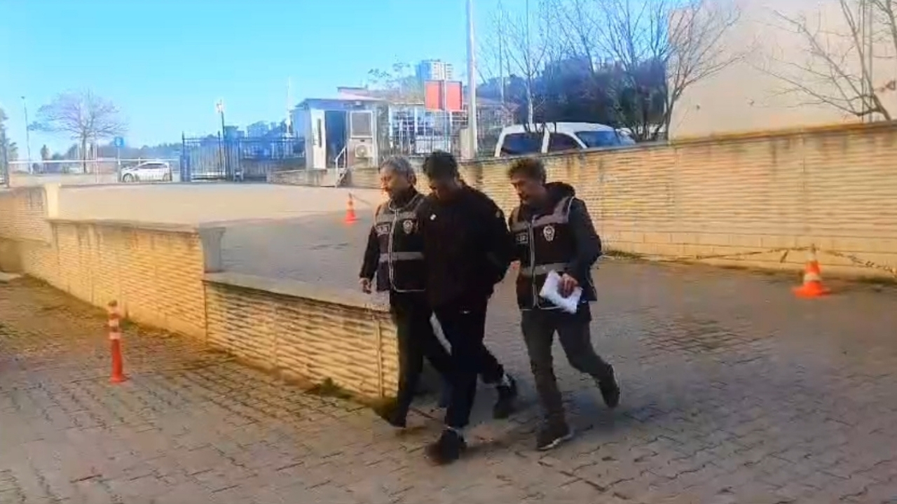 ATM'den para çeken 5 kişiyi dolandırdı