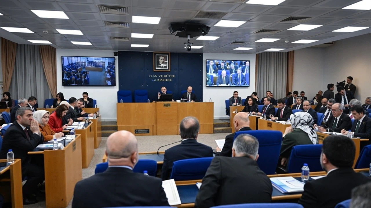 Emekliye ek %5 zam komisyondan geçti