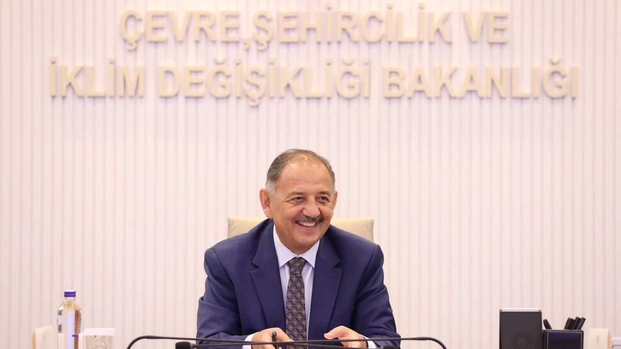 Bakan Özhaseki: Sizin yüzünüzdeki tebessüm dünyalara bedel