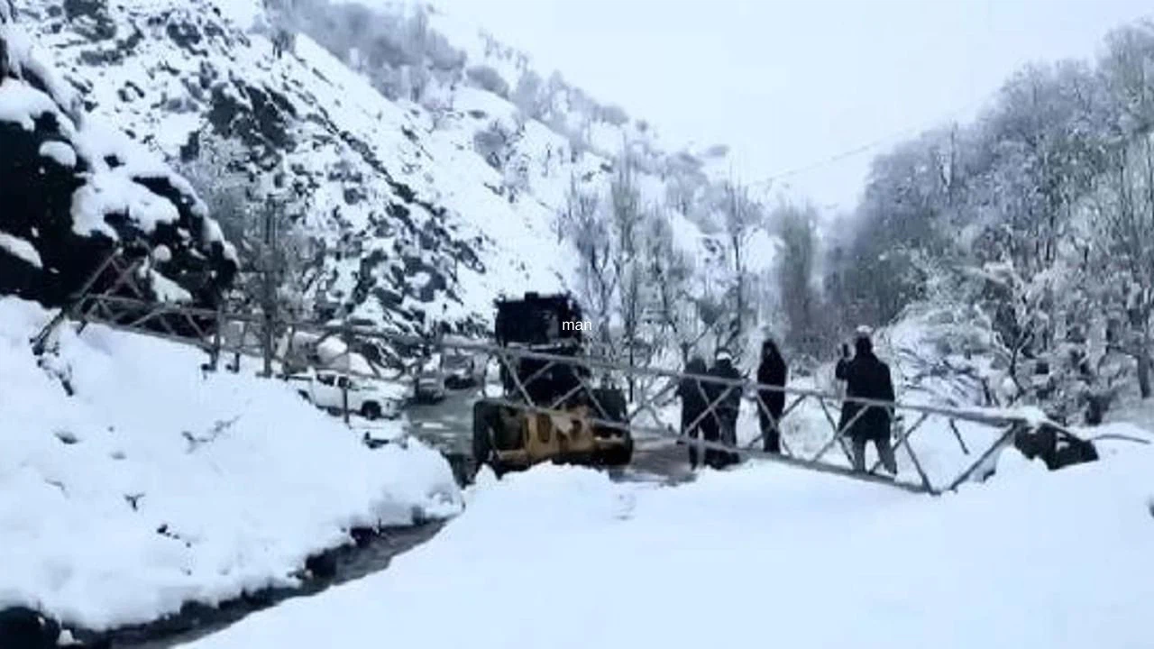 Batman'da kardan 35 köy yolu ulaşıma kapandı