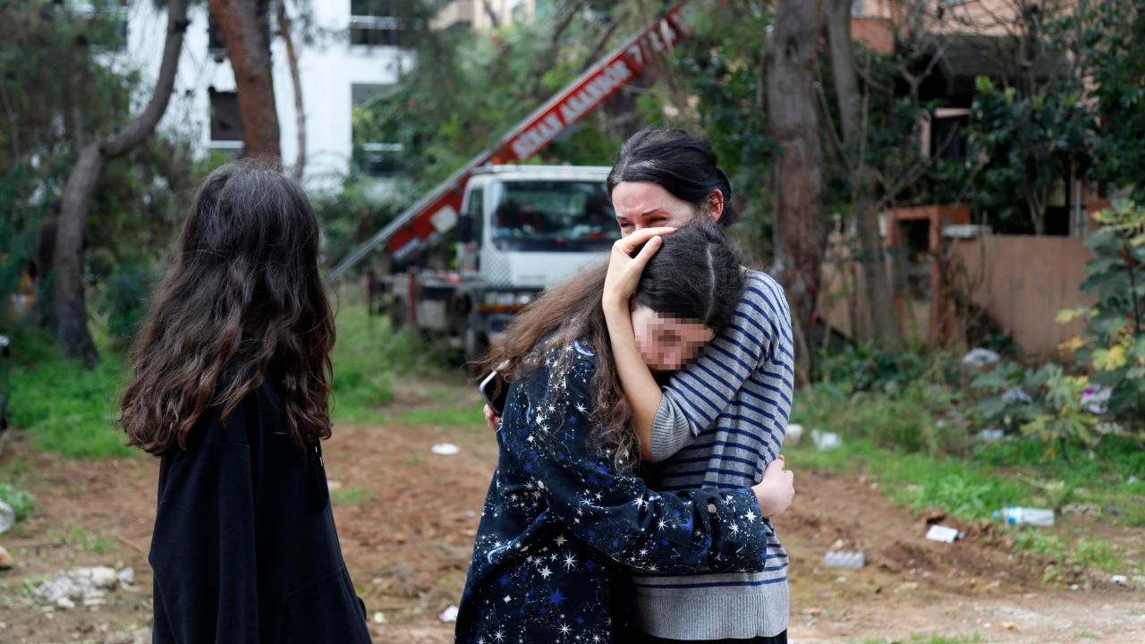 Boşanma aşamasındaki eşi evi sattı; ikizleriyle sokakta kaldı