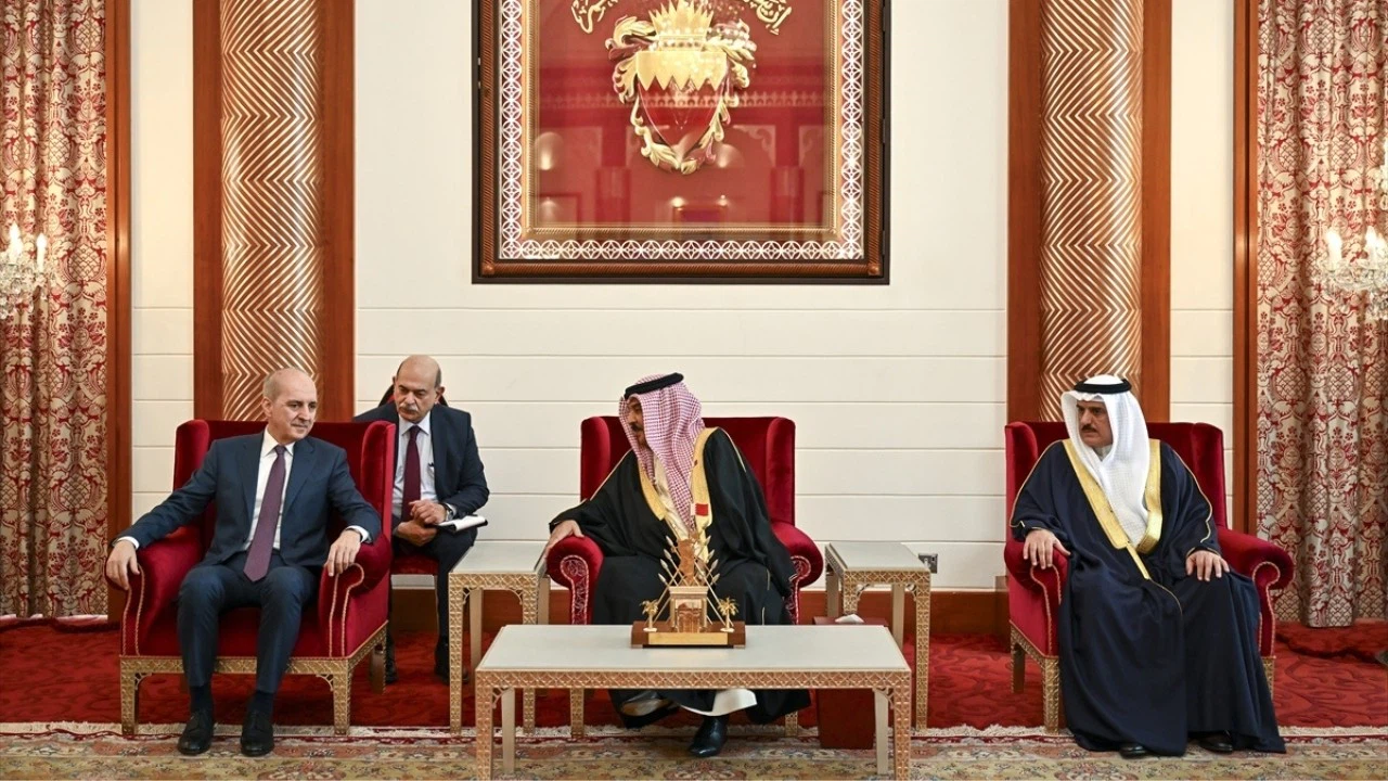 TBMM Başkanı Kurtulmuş, Bahreyn Kralı Al Khalifa ile görüştü