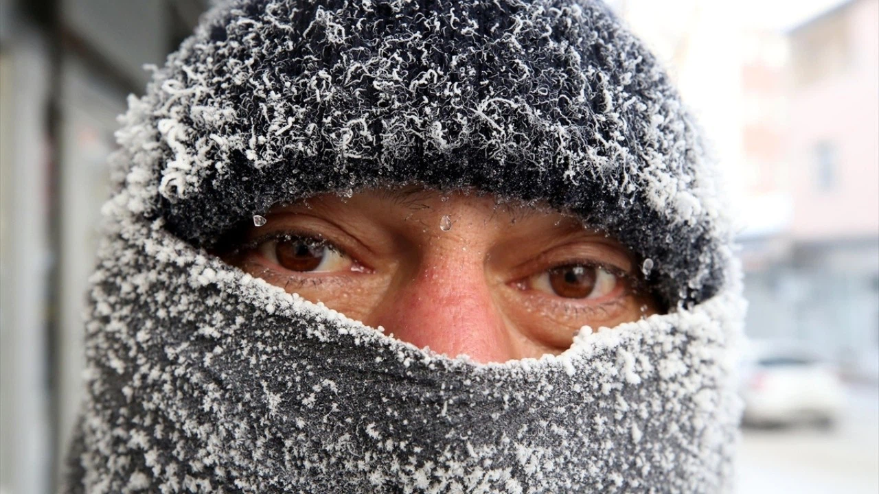 Ardahan dondu: Sıfırın altında 31 derece!