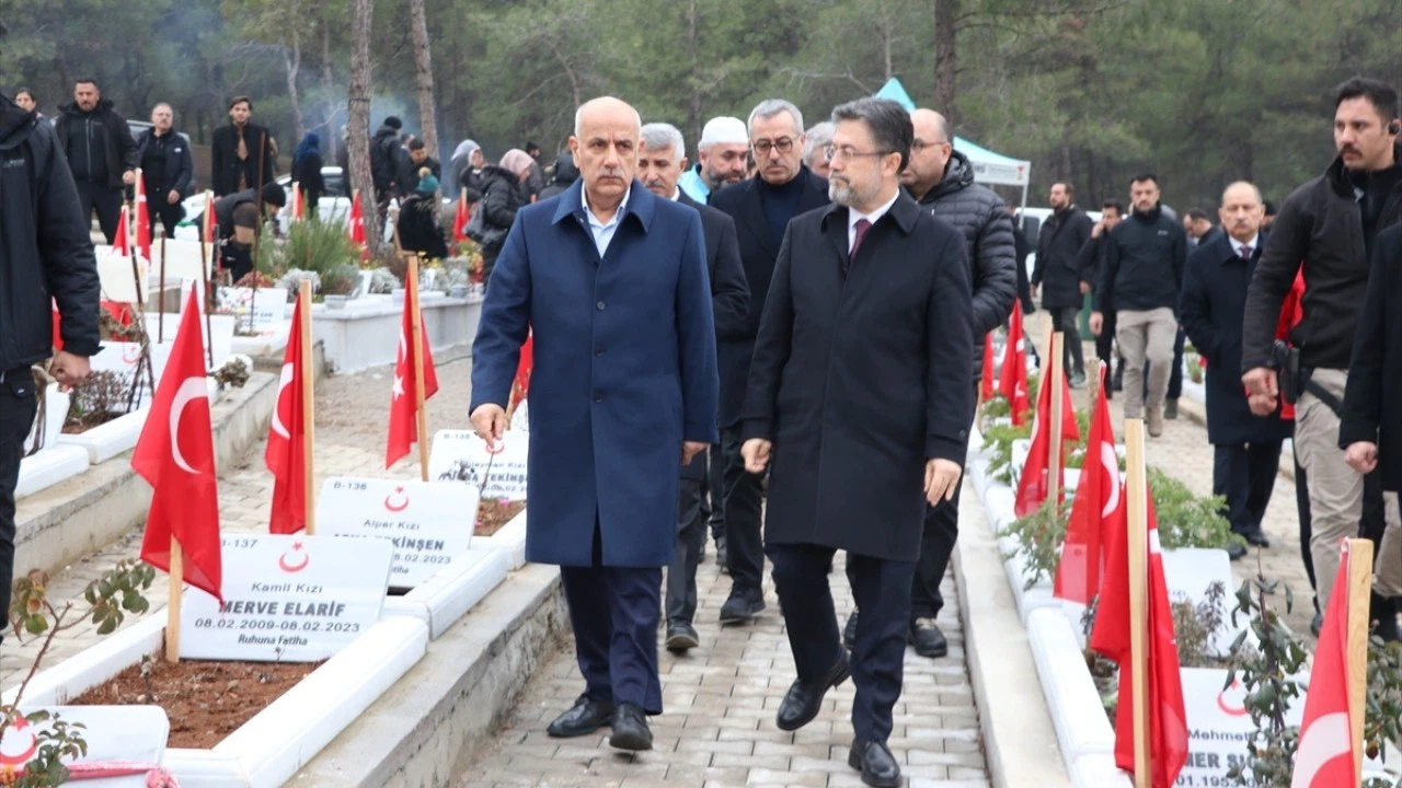 Depremzede hayatını kaybedenler, dualarla anıldı!