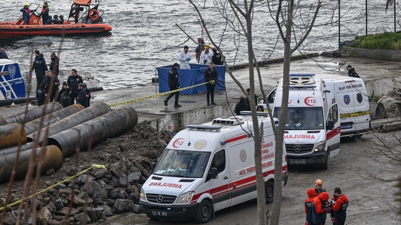 Beşiktaş'ta denize düşen iki kişiden biri hayatını kaybetti