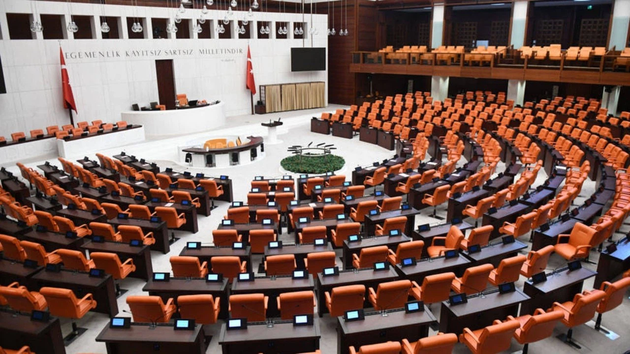TBMM Genel Kurulu toprak kayması nedeniyle kapandı