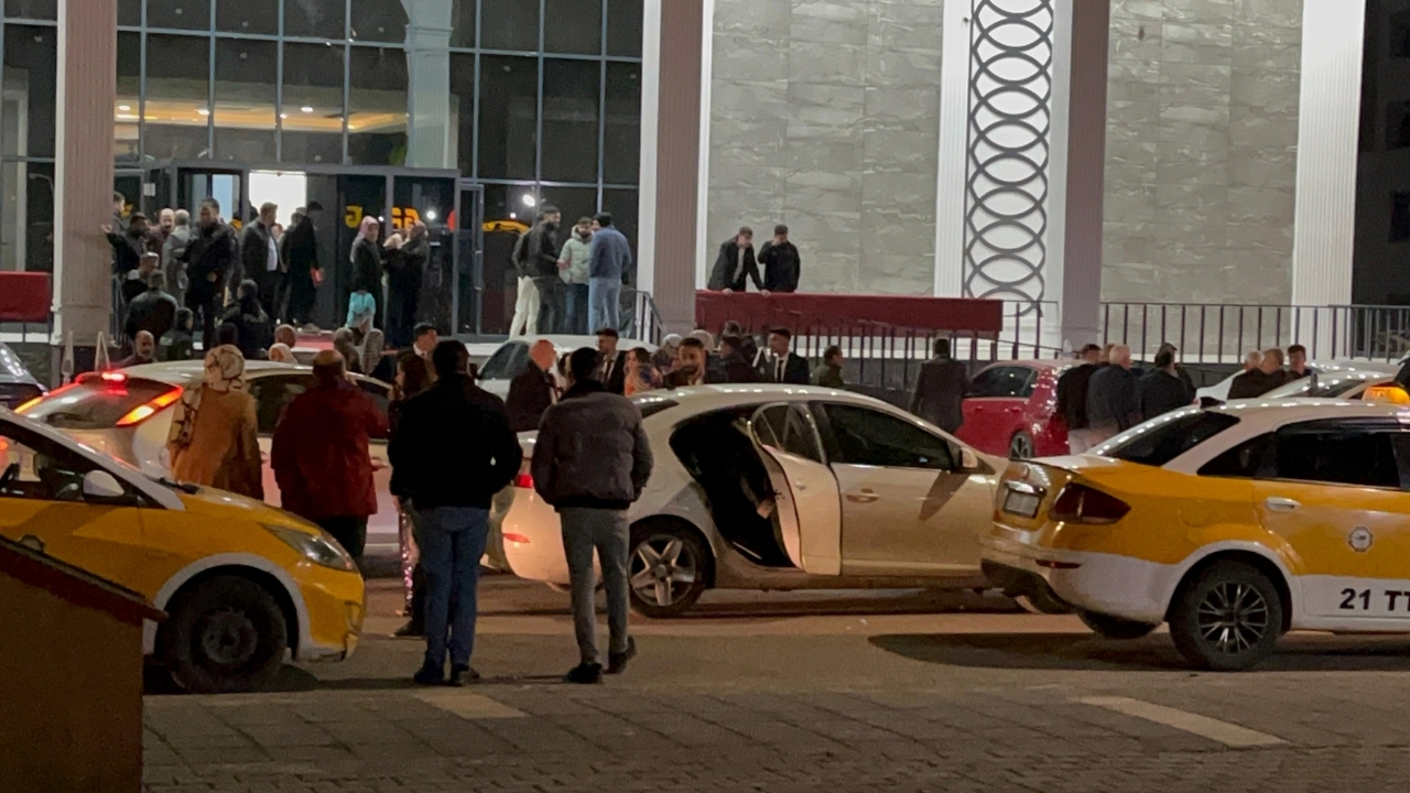 Düğünde 'Muhtarlık' seçimi kavgası: Davetliler baygınlık geçirdi