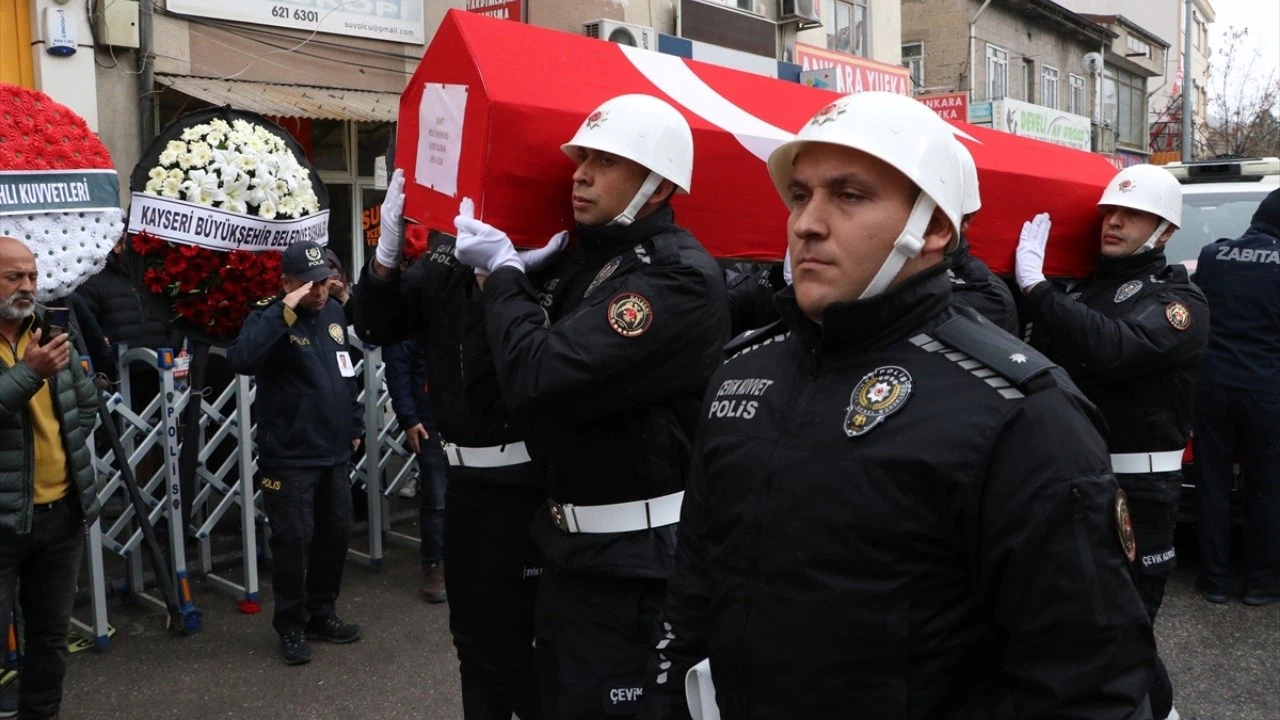 Şehit polis memuru ebediyete uğurlandı