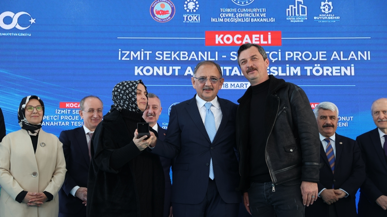 Bakan Özhaseki 747 konutu 1 ay önceden teslim etti!