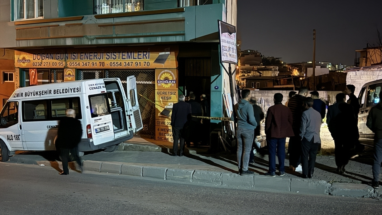 Tartıştığı karısını bıçakla öldürdü!