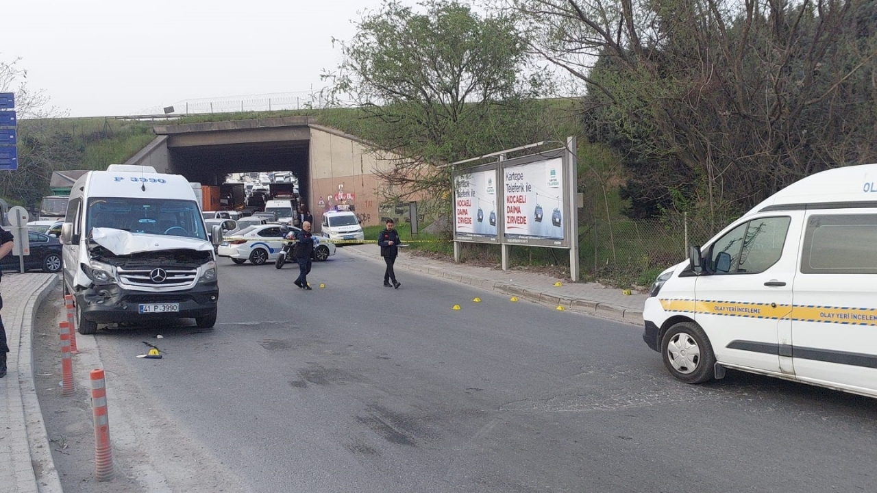 Kazada çıkan kavgada servisçi, kardeşleri vurup kaçtı