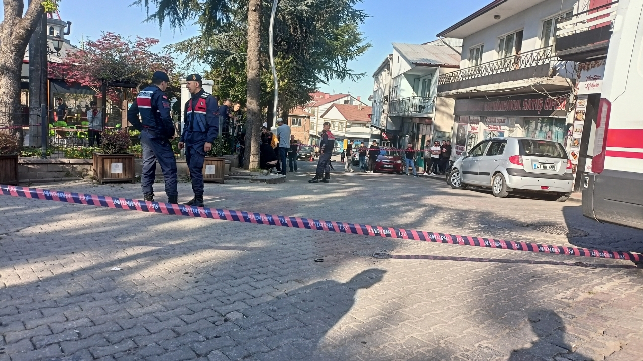 Tartışmayı ayırmak istemişlerdi: Tabancayla vuruldular!