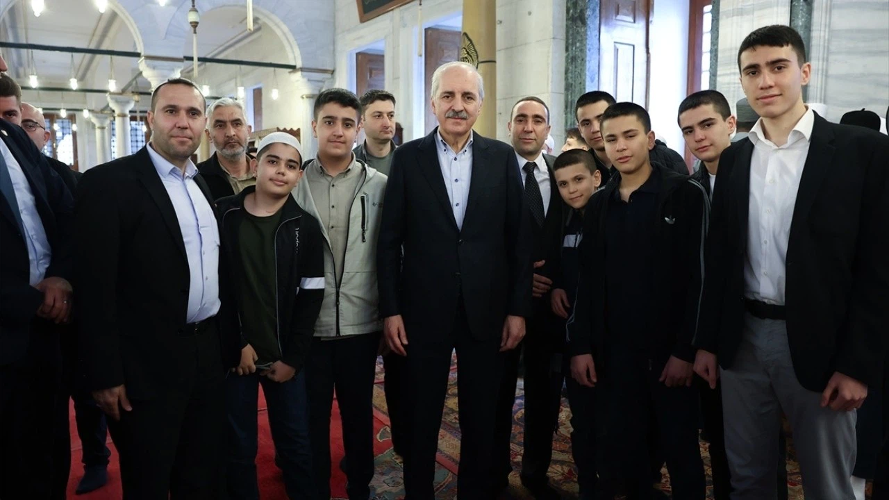 Başkan Kurtulmuş bayram namazını Fatih Camii'nde kıldı