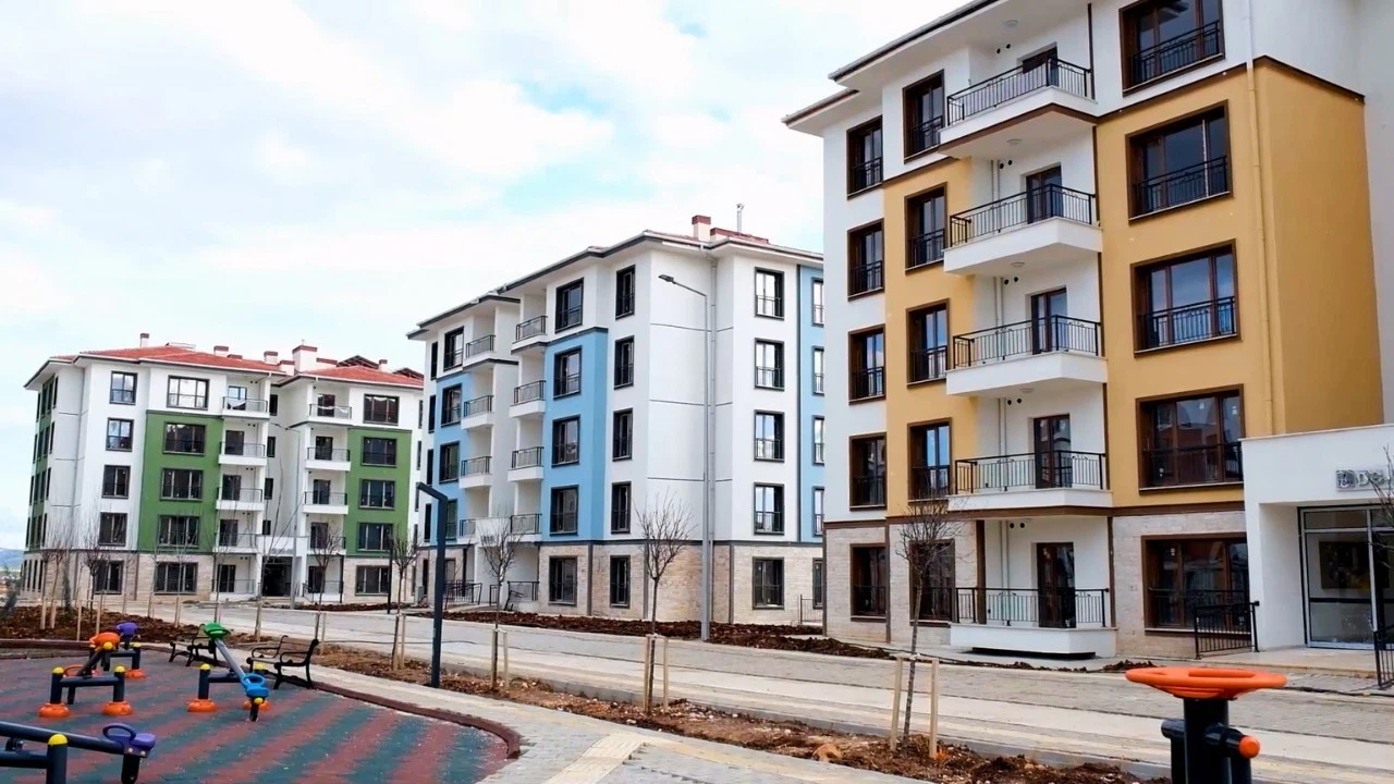 Adıyamanlı Yücel Ailesi yeni evlerine kavuştu