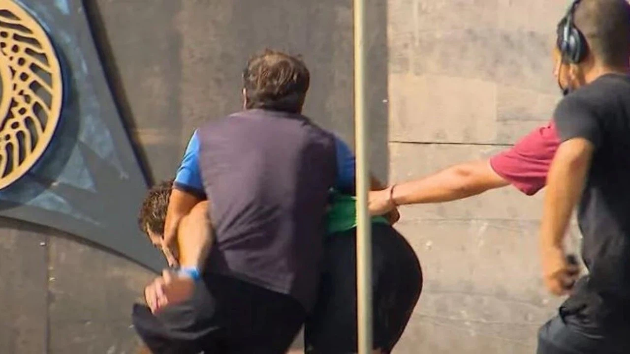 Survivor'da yumruk yumruğa kavga: Acun cezayı duyurdu