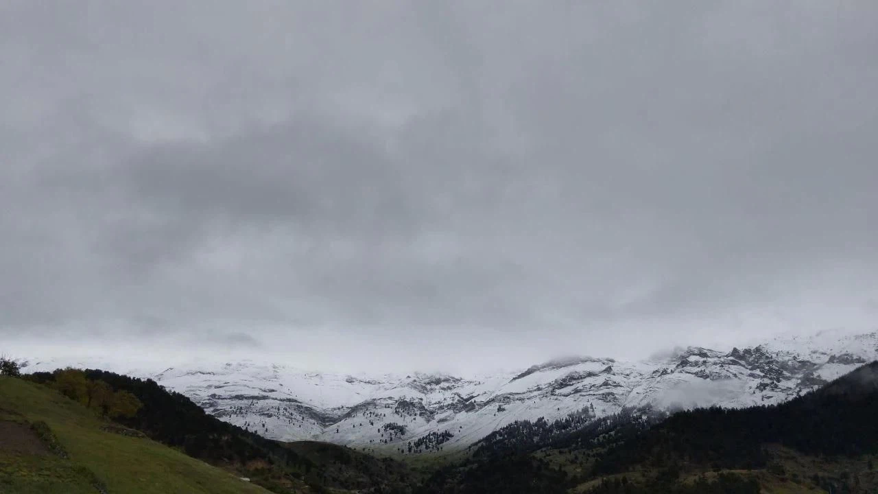 Kahramanmaraş'ın yüksek kesimlerine kar yağdı