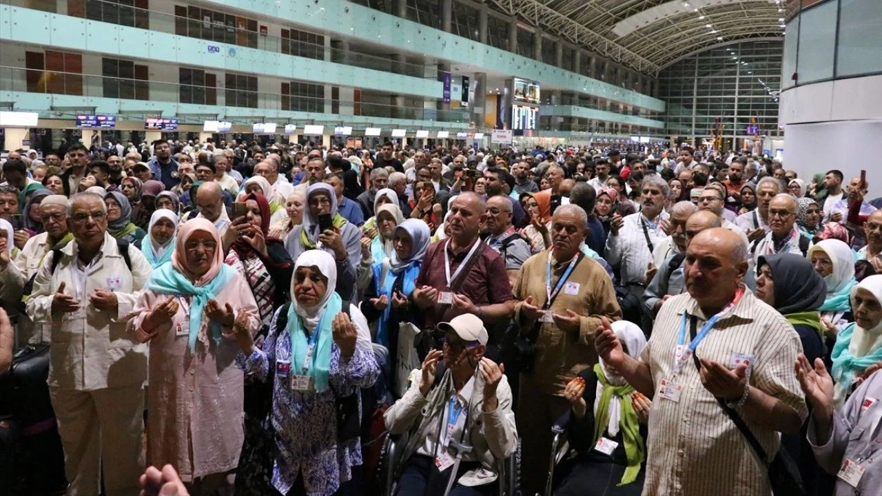 İlk hac kafilesi kutsal topraklara uğurlandı!