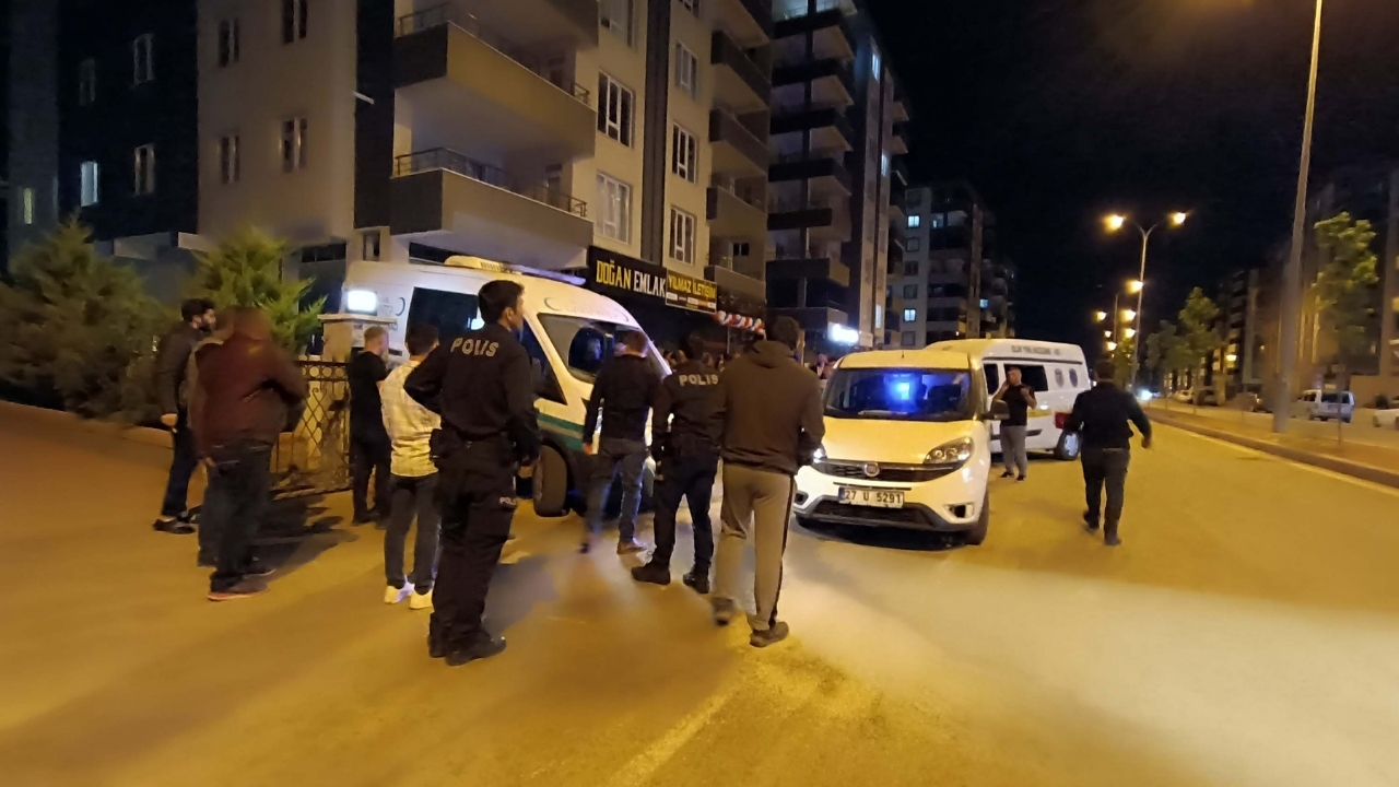 Tartıştığı eşini öldürdü; oğlu ve damadını yaraladı