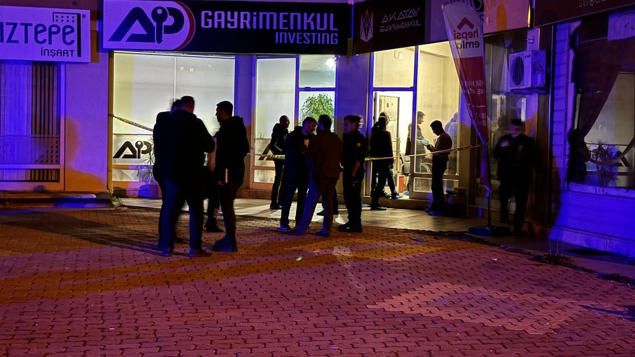 2,5 saat arayla arkadaşlarından birini öldürdü, diğerini yaraladı