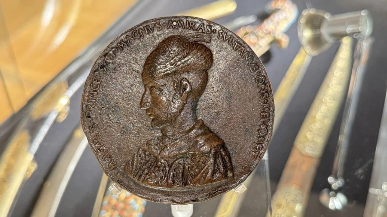 Fatih'in "tılsımlı madalyonu" 1,4 milyon sterline satıldı