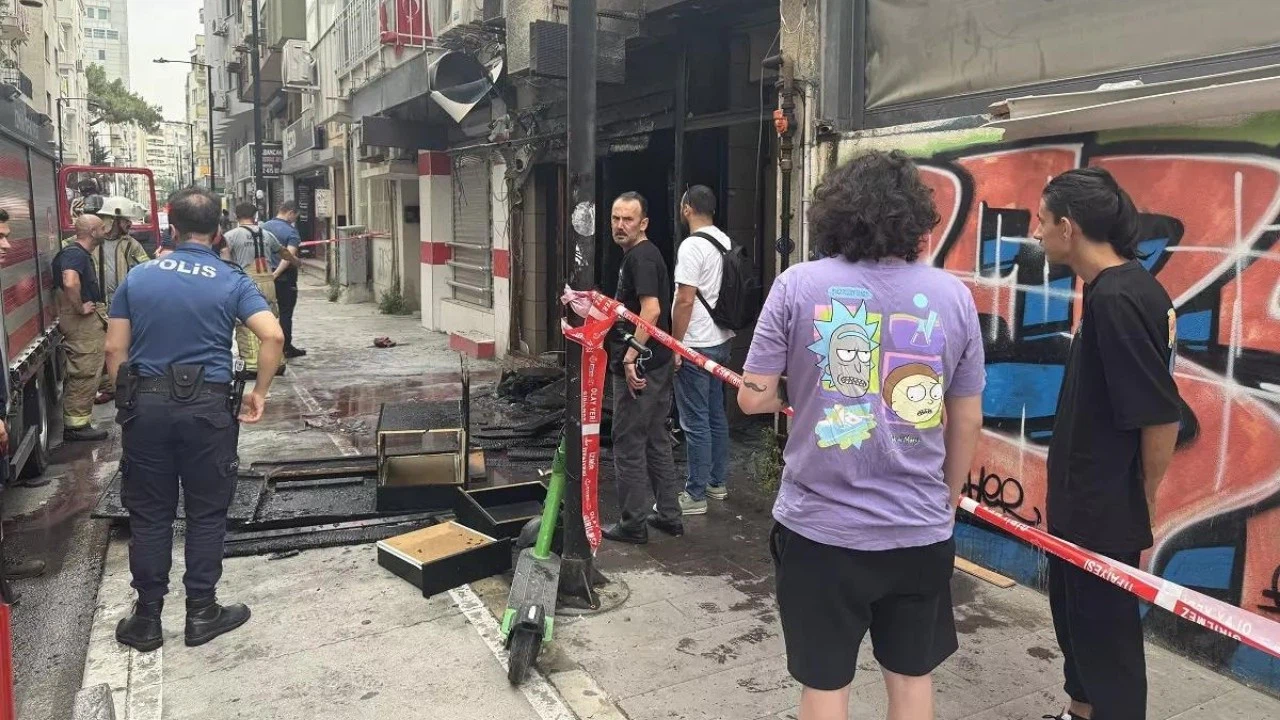 İzmir'de 'korku evi' yangını!
