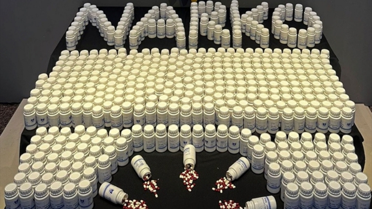 Kargo paketinde 28 bin 177 sentetik ecza ele geçirildi