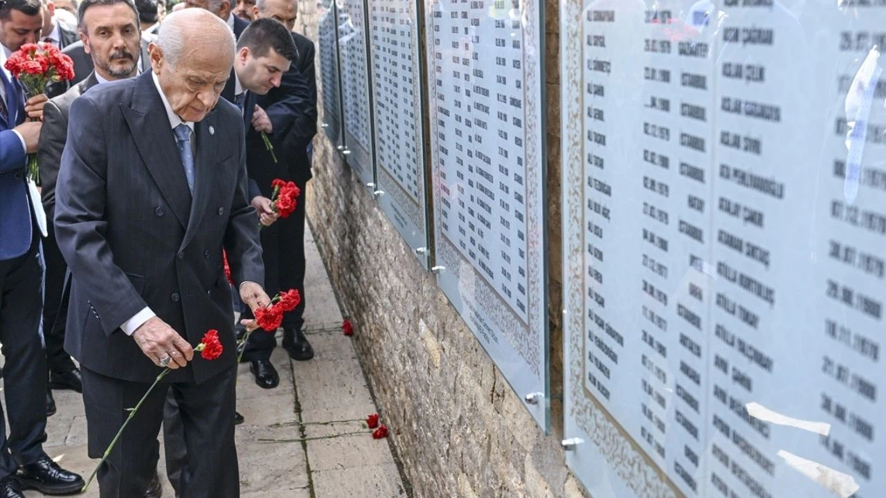 Bahçeli: "İtibar cellatlığına soyunanlar mahkemede dinlensin"