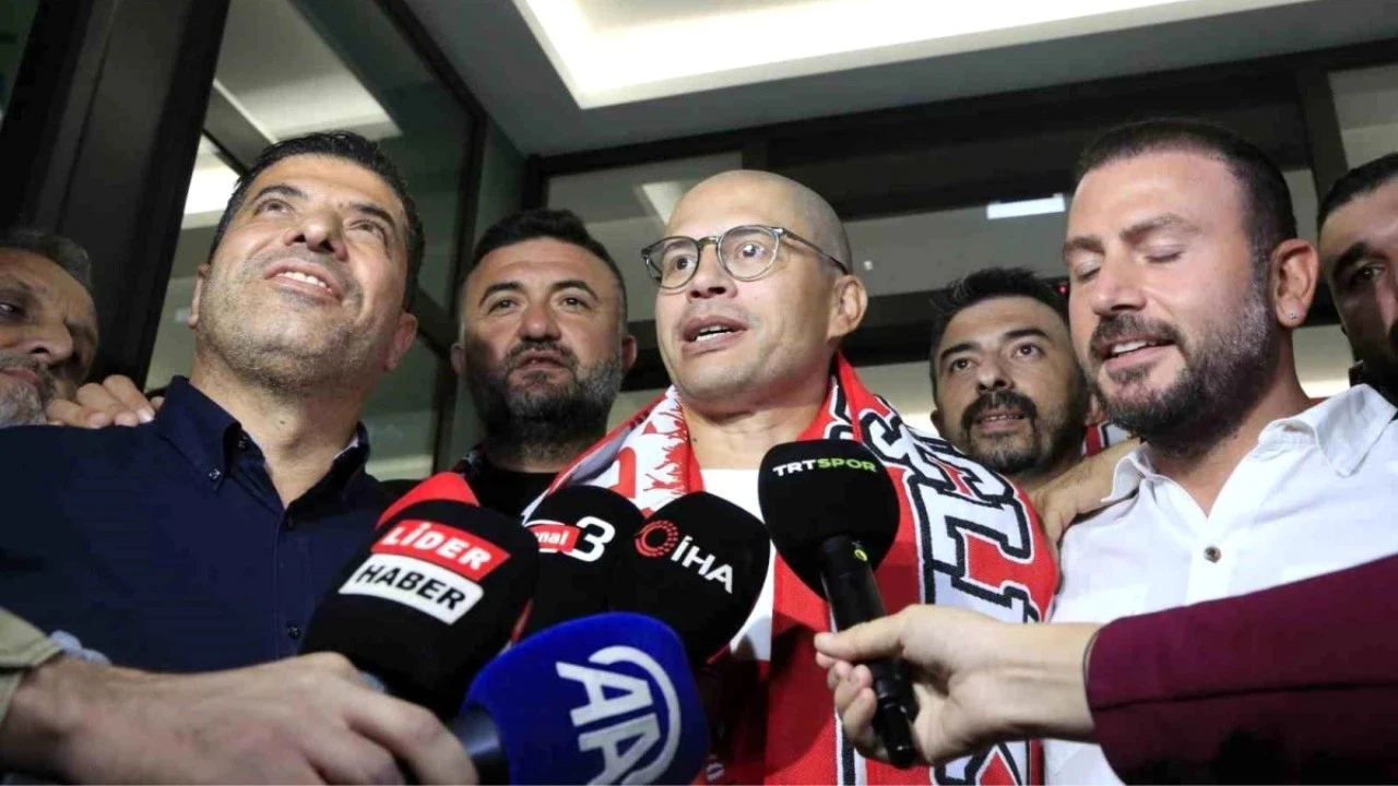 Alex de Souza Antalya'ya geldi!