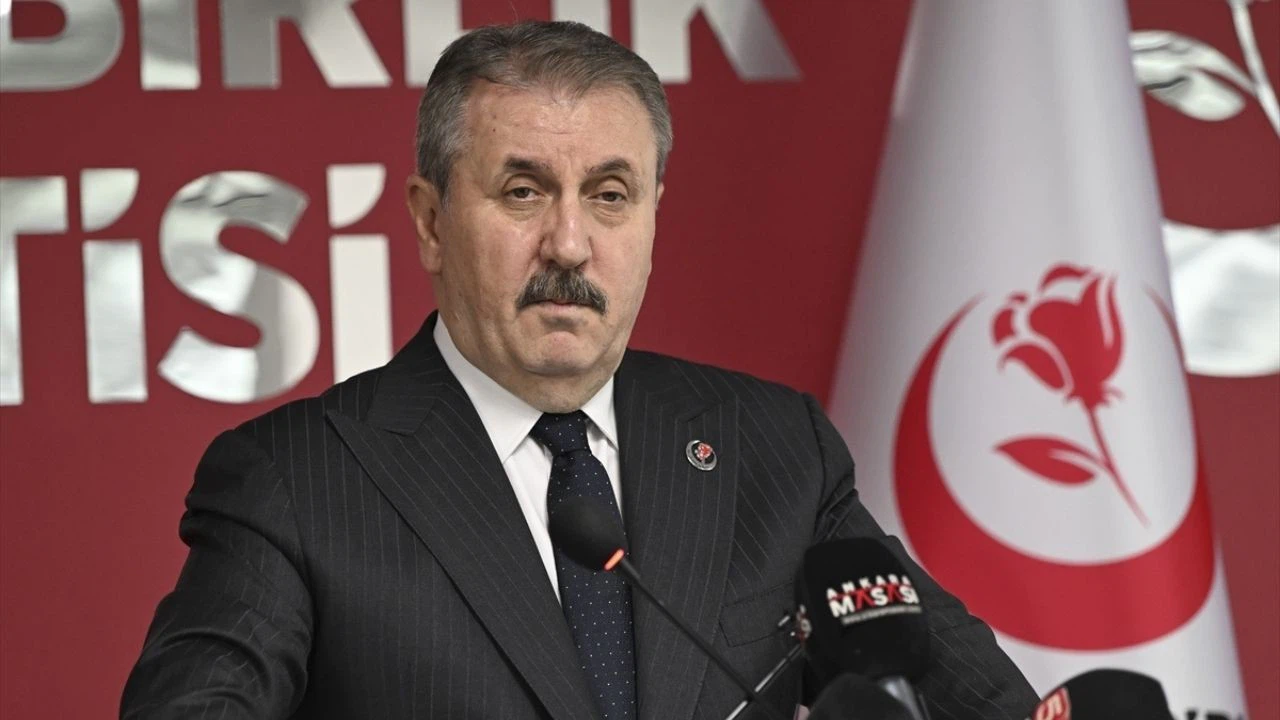 Destici: "Hacılar Arafat'a değil, Gazze'ye yürüsün"