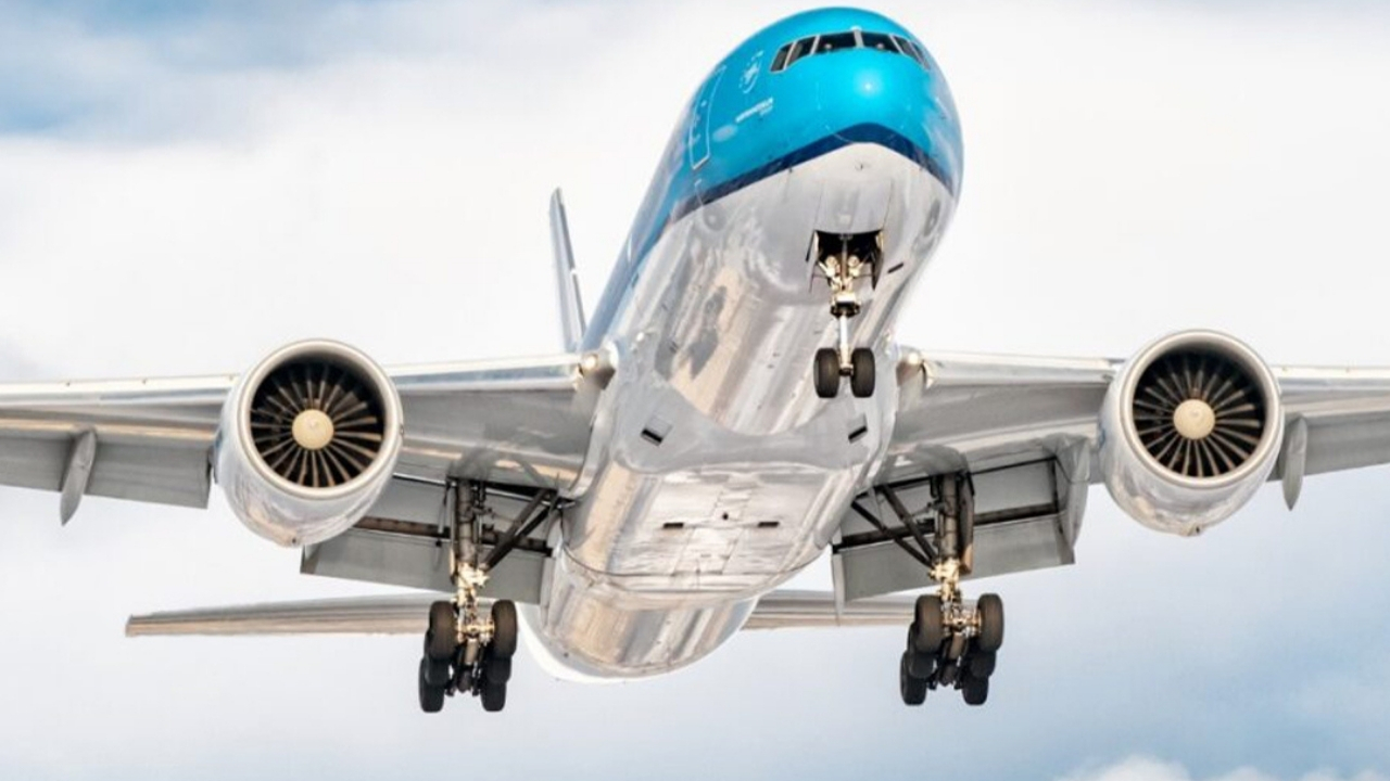 Hollanda’da bir kişi, uçağın çalışan jet motoruna çarparak hayatını kaybetti