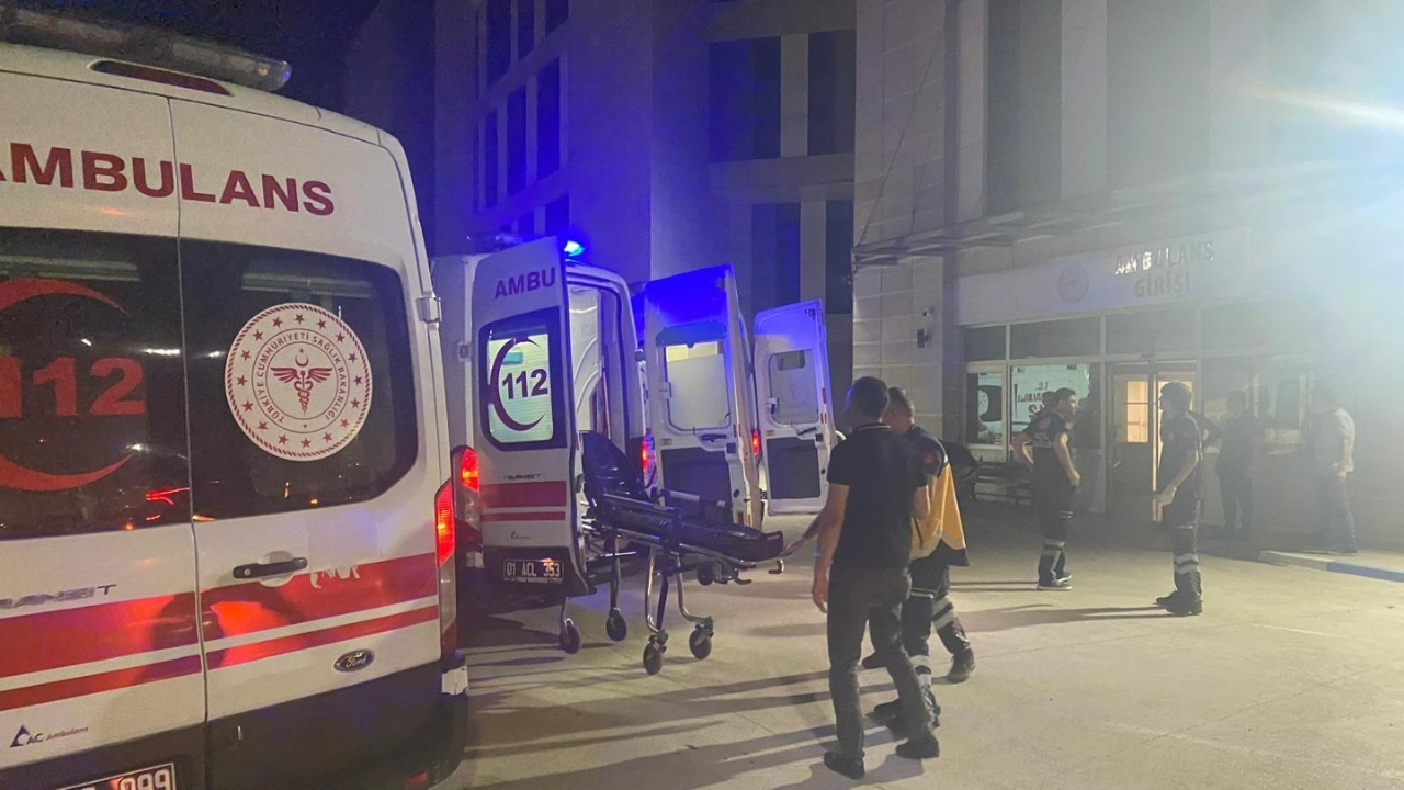 Kontrolden çıkan kamyonet, karşı yönden gelen tankerle çarpıştı: 1 ölü, 8 yaralı